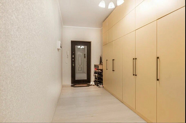2-к квартира, 70 кв.м.